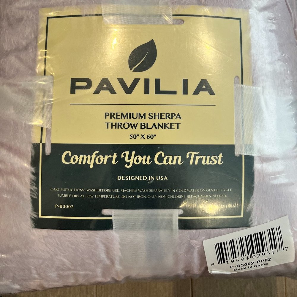 NWT Pink Sherpa Throw Blanket